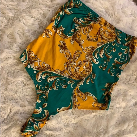 beware Tops - Strapless Bodysuit